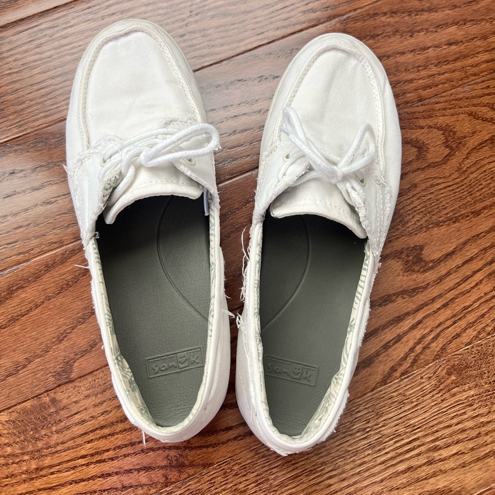 Sanuk white canvas boat shoes Sailaway
Smoke free home